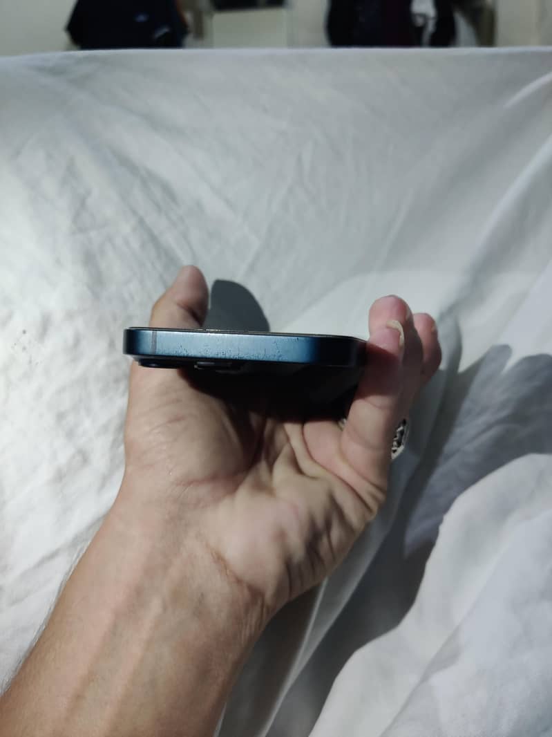 Apple iPhone 14 4