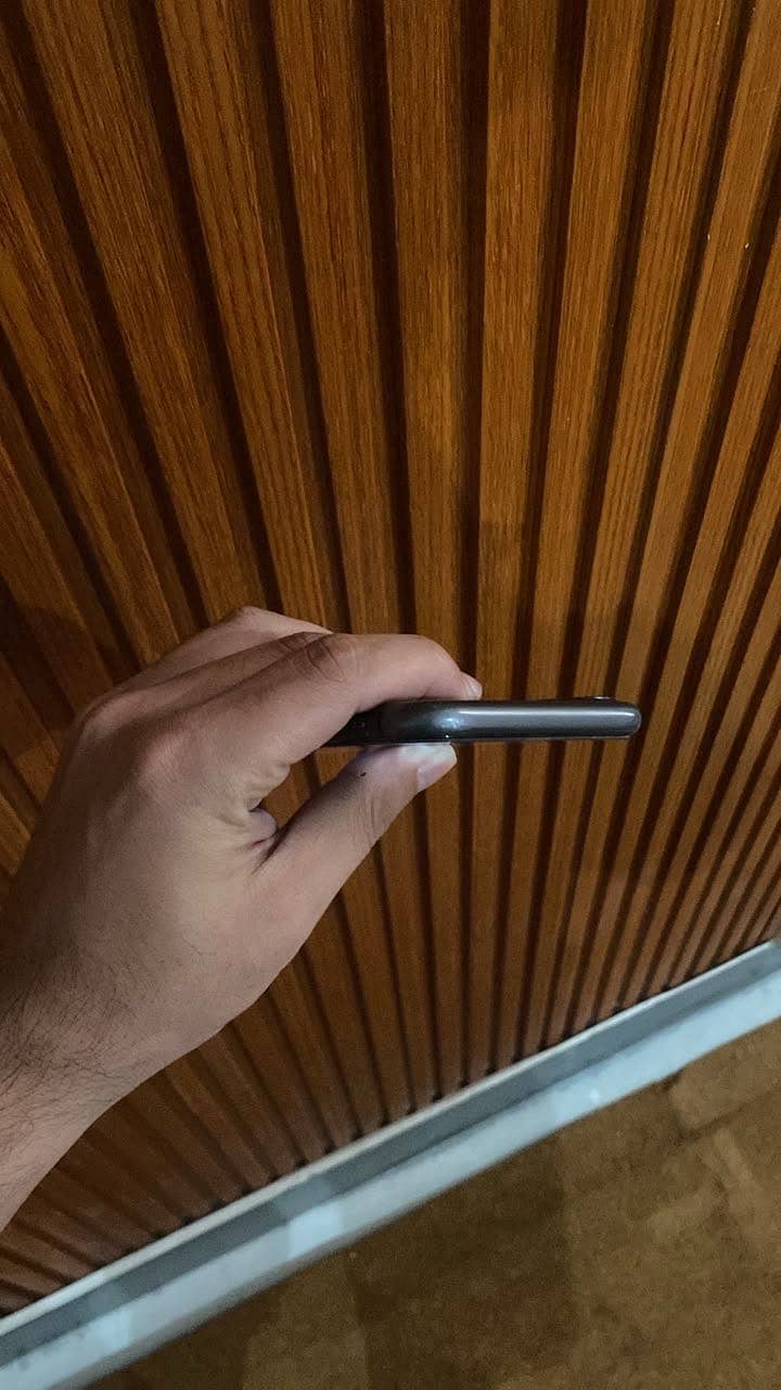 Apple iPhone 11 4