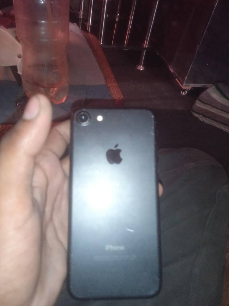 Apple iPhone 7 3