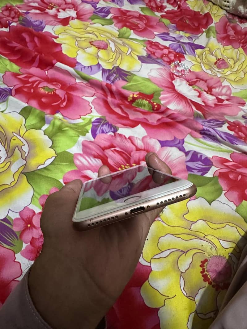Apple iPhone 8 Plus 2