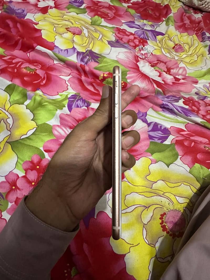 Apple iPhone 8 Plus 5