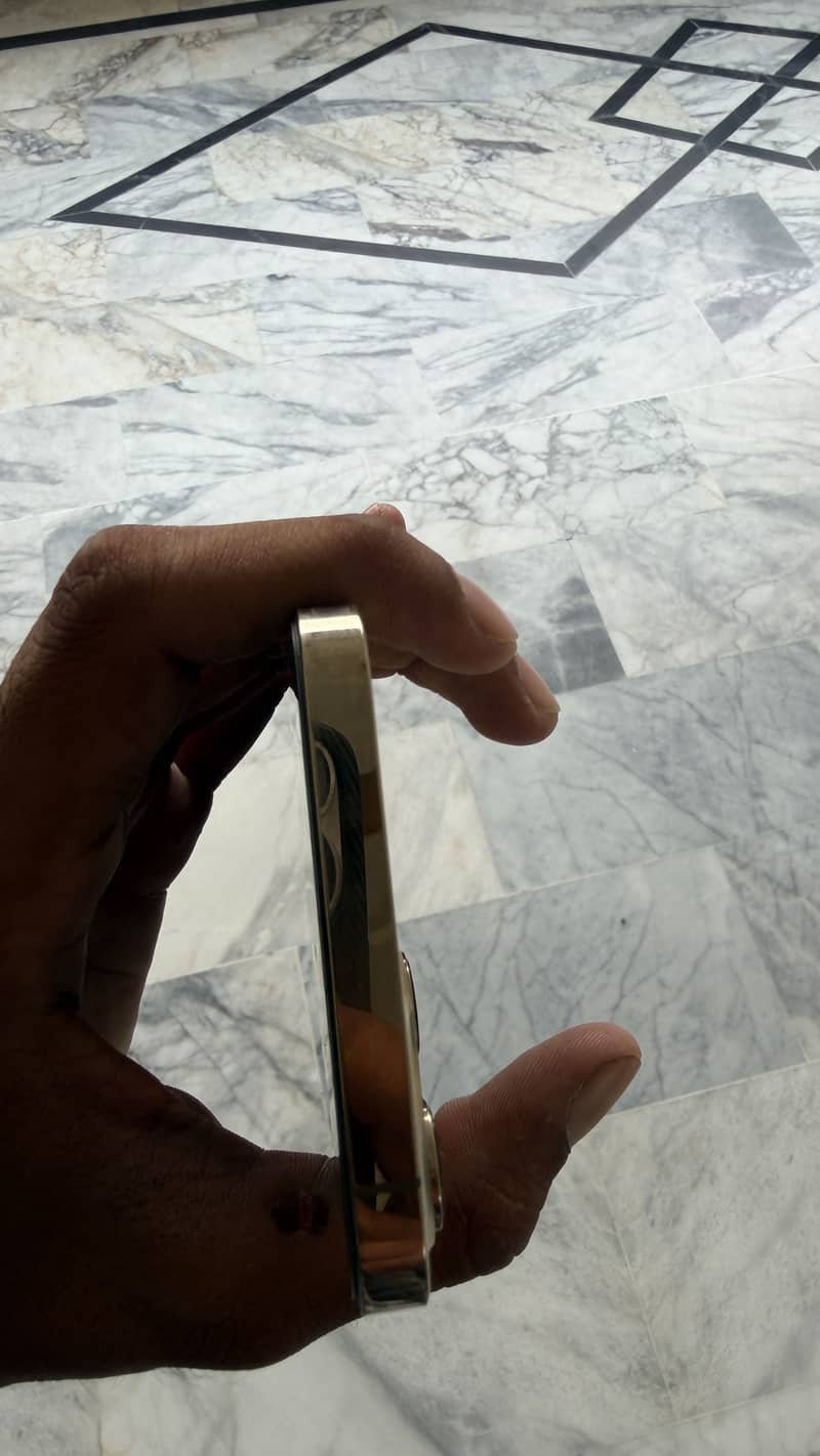 Apple iPhone 12 Pro Max 4