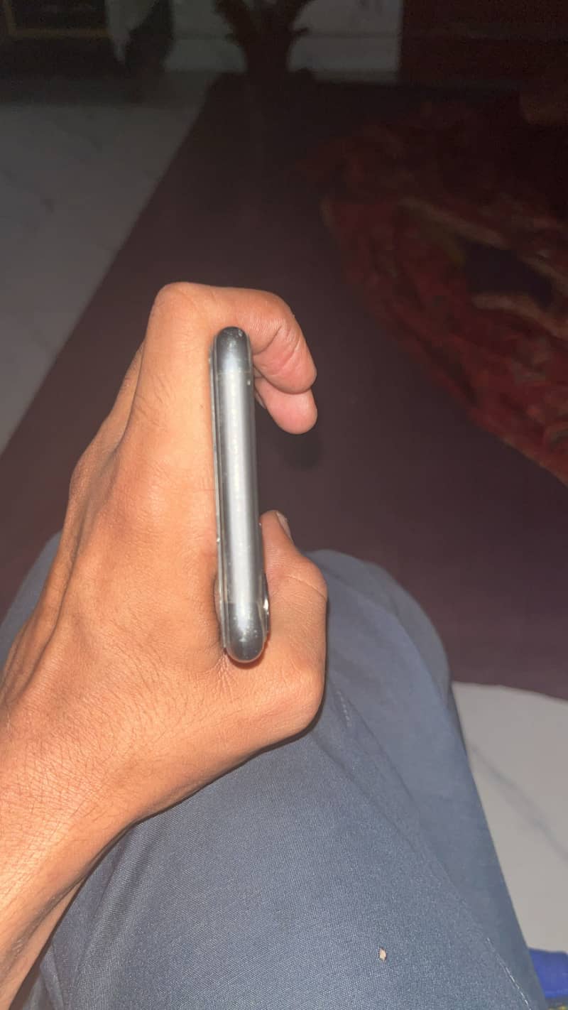 Apple iPhone 11 3