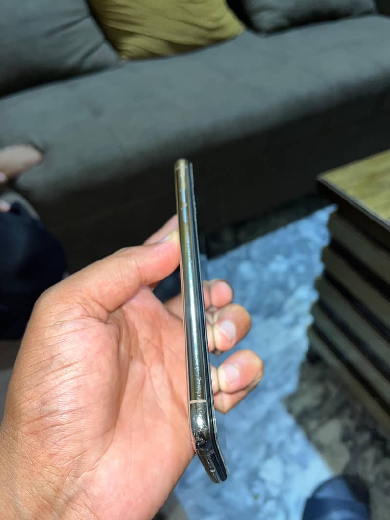 Apple iPhone 11 Pro Max 3