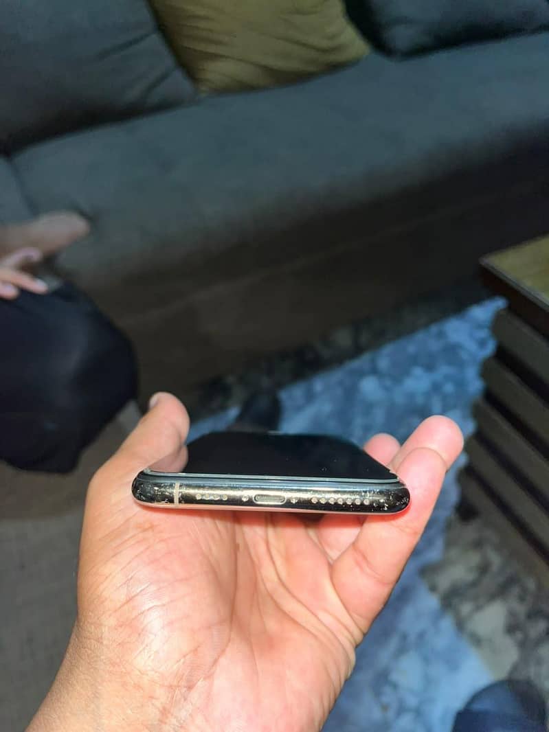 Apple iPhone 11 Pro Max 6