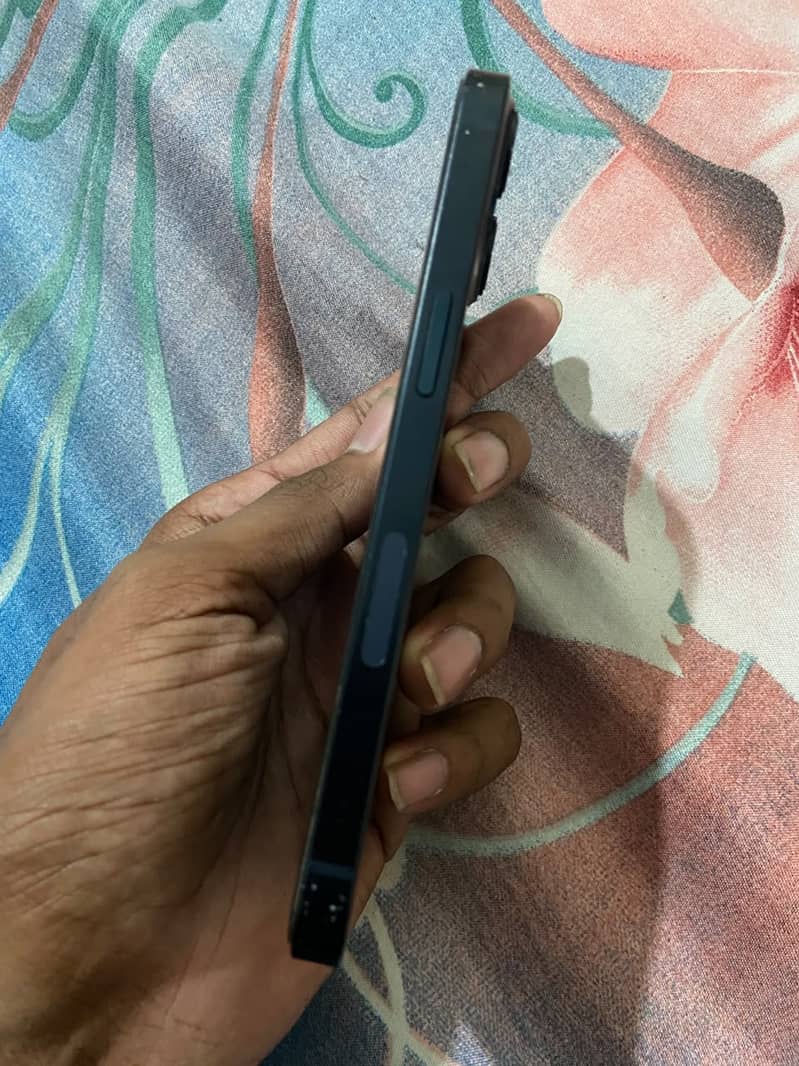 Apple iPhone 13 2