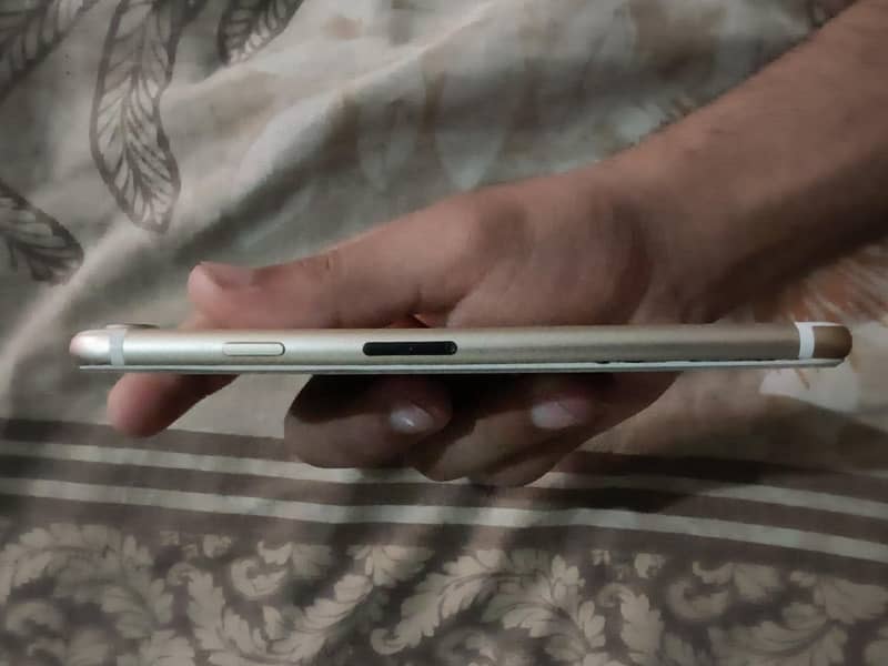 Apple iPhone 7 3