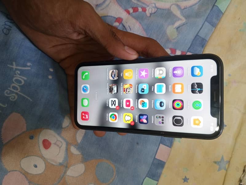 Apple iPhone 11 4