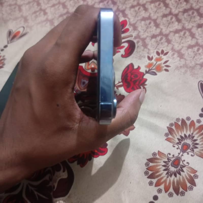 Apple iPhone XR 4