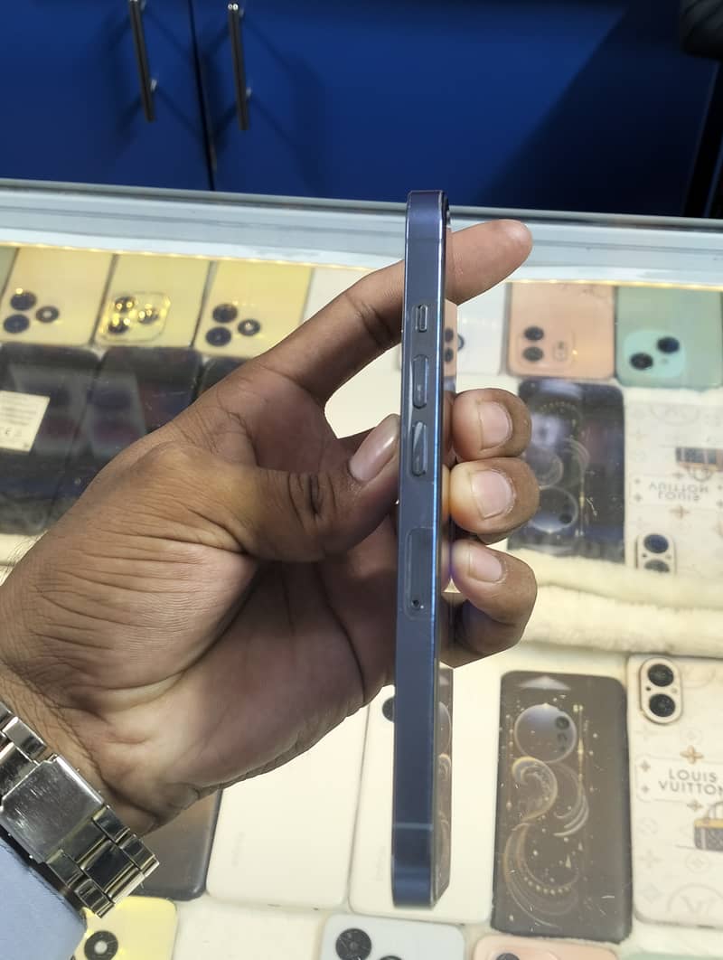 Apple iPhone 13 Pro 2