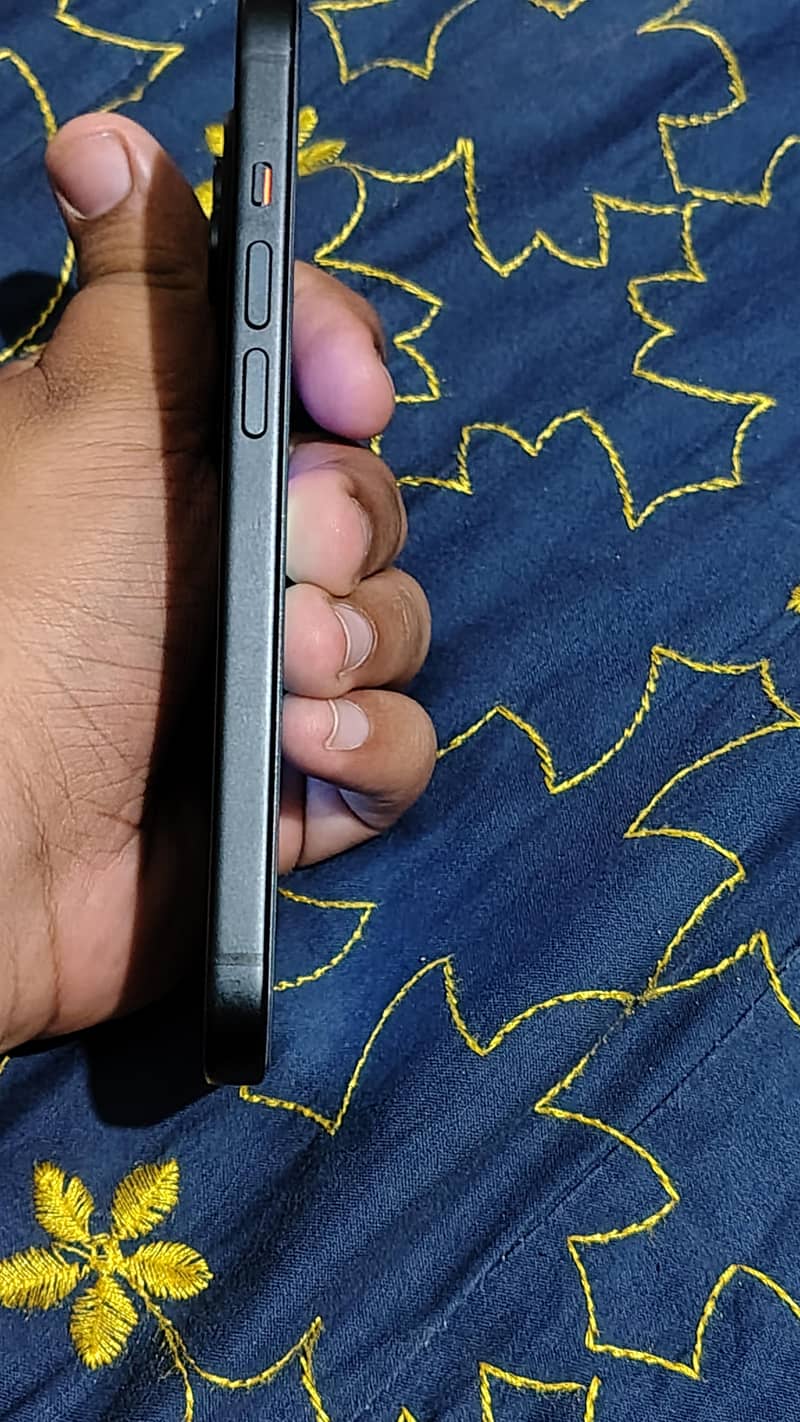 Apple iPhone 15 2