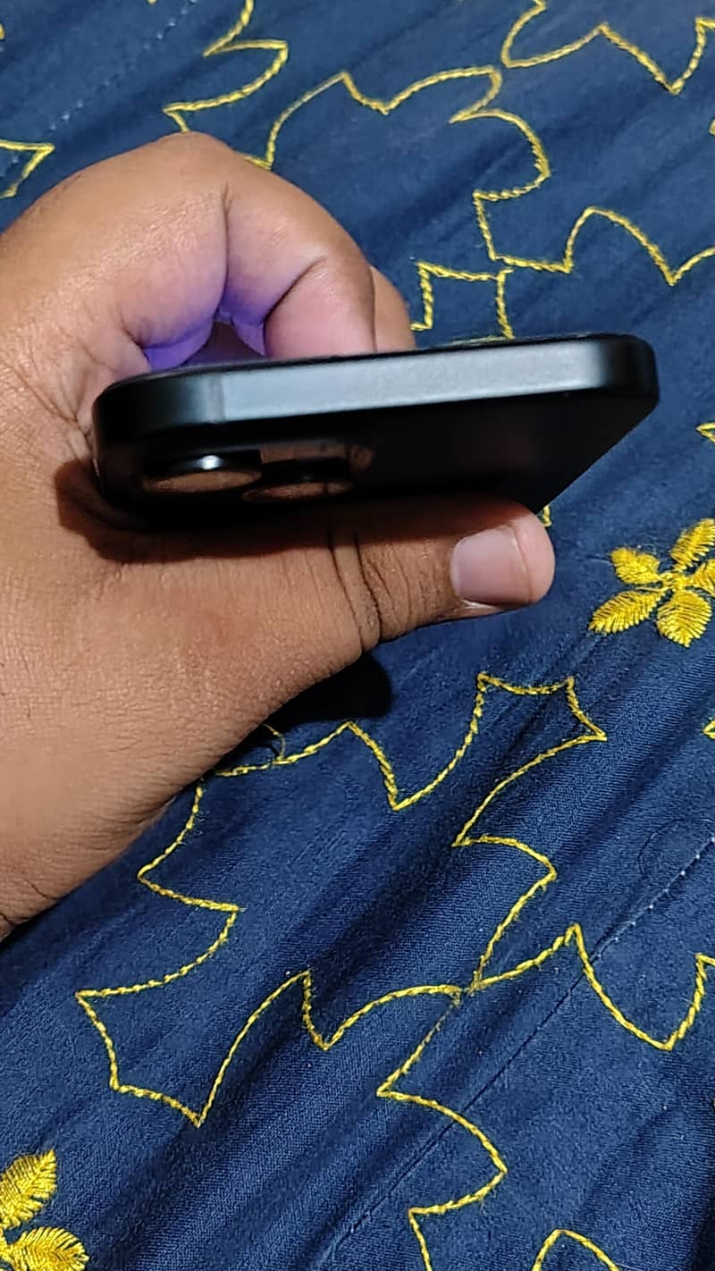 Apple iPhone 15 3