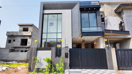 Prime Location 5 Marla House In Central Central Park - Block A1 For sale