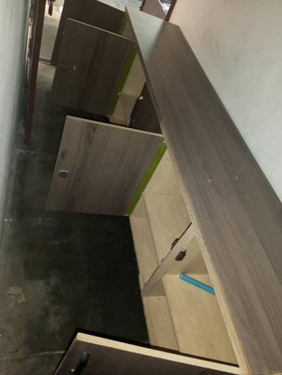 5  darwaze wali almari ya kitchen cabinet men bhi istrmal ho sakti