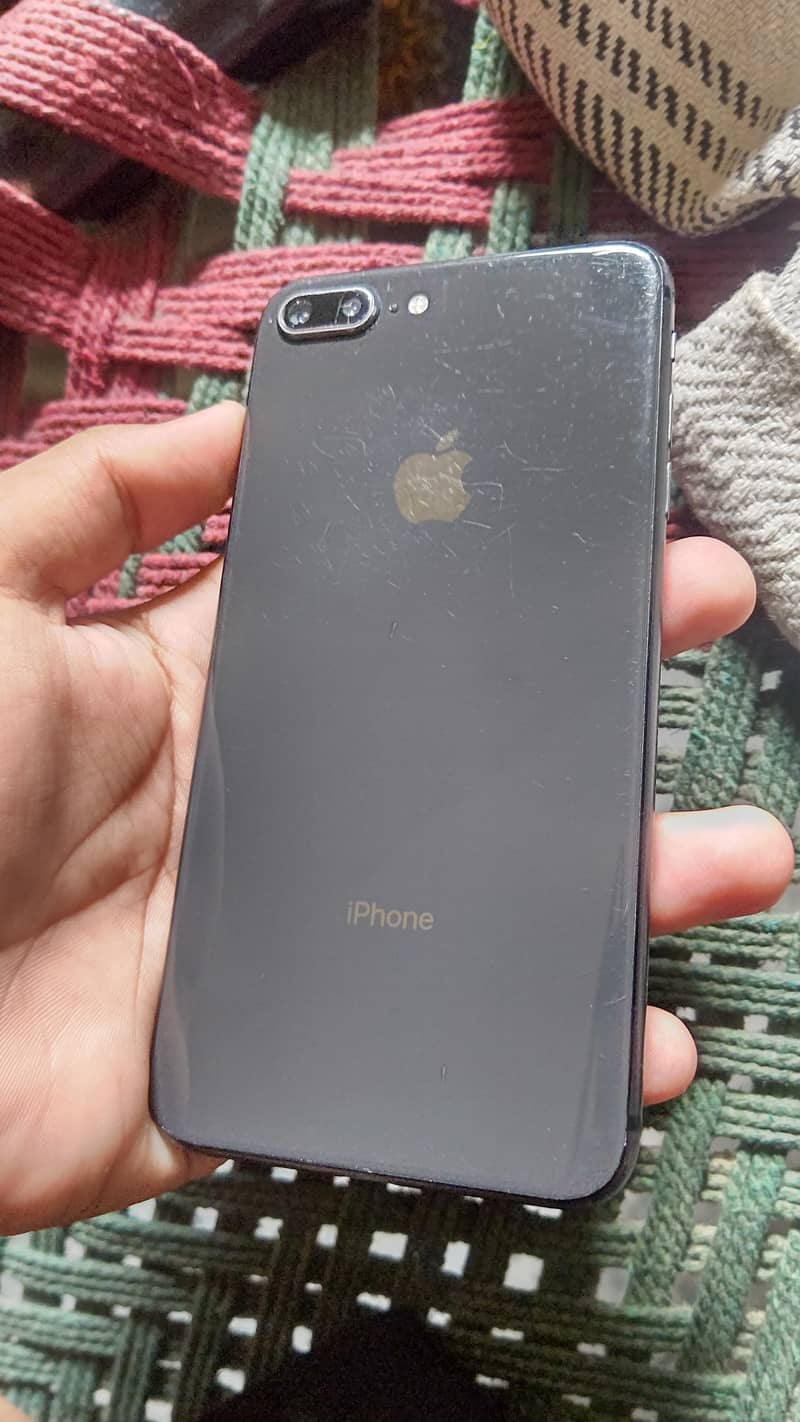 Apple iPhone 8 Plus 0