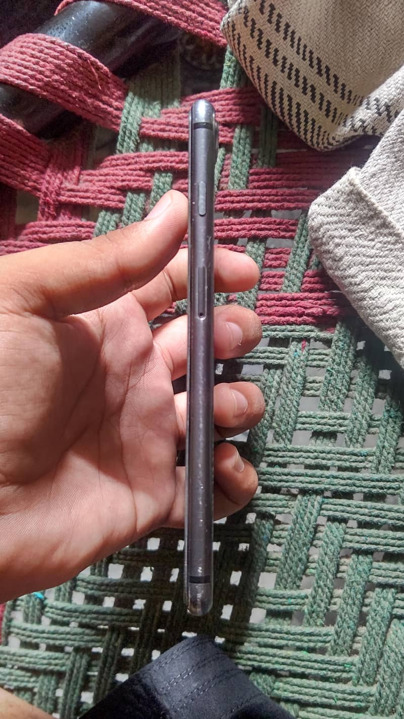 Apple iPhone 8 Plus 1