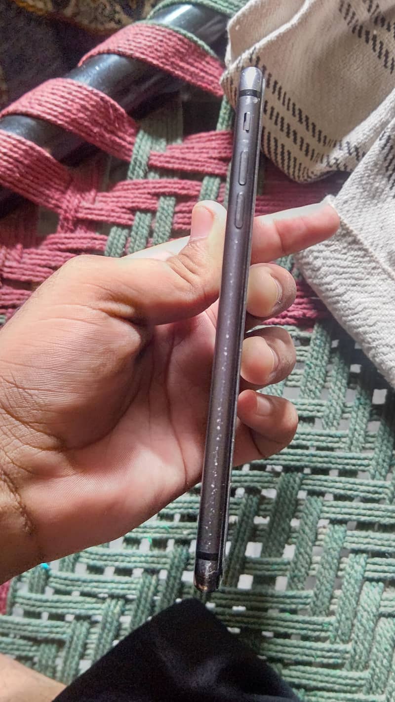 Apple iPhone 8 Plus 3