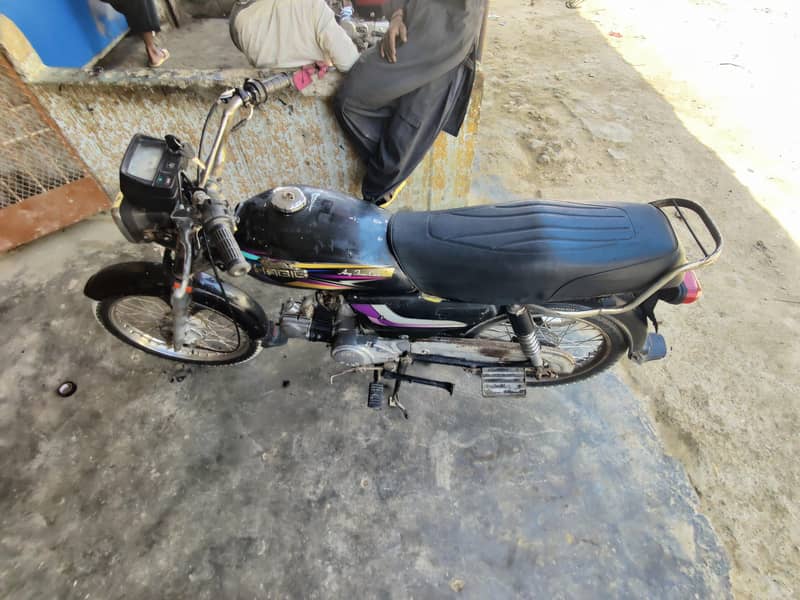 گاڑی کے پیپر بالکل اوکے ہیں انجن میں کوئی کام نہیں ہے 2