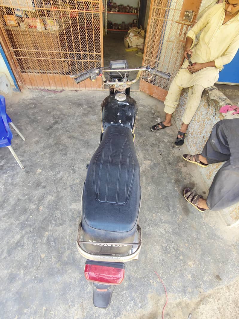 گاڑی کے پیپر بالکل اوکے ہیں انجن میں کوئی کام نہیں ہے 3