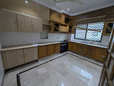 1 kanal portion for rent at G-10