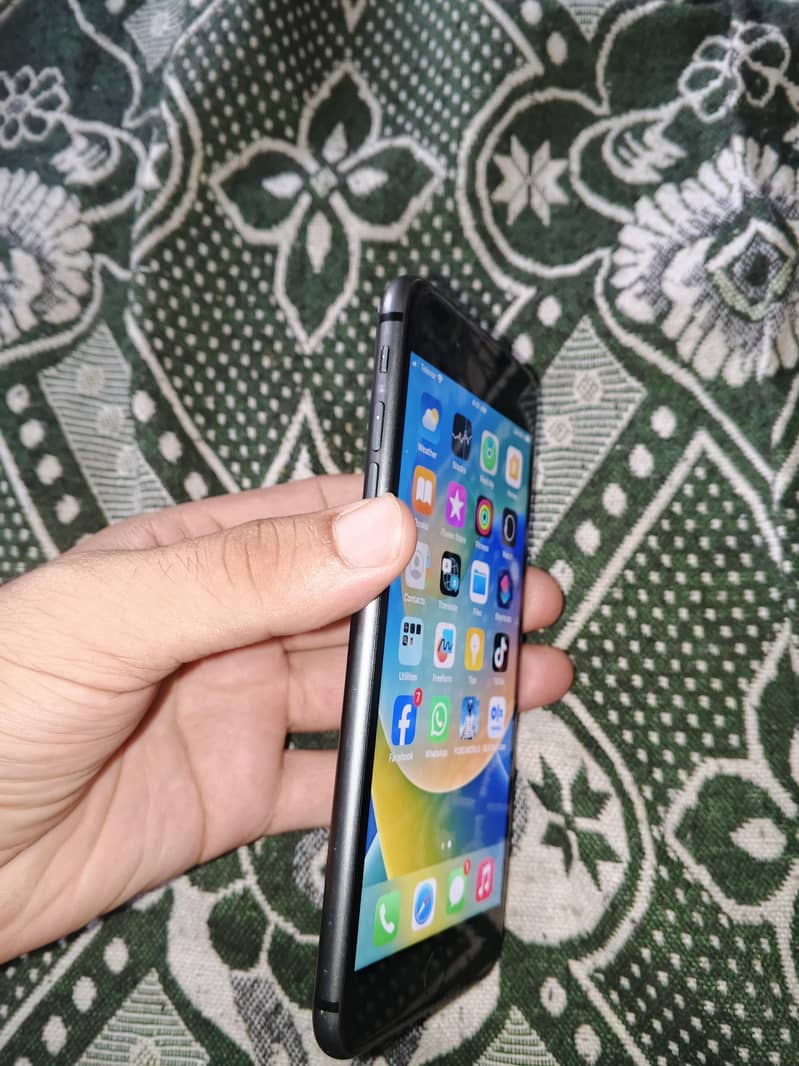 Apple iPhone 8 Plus 0