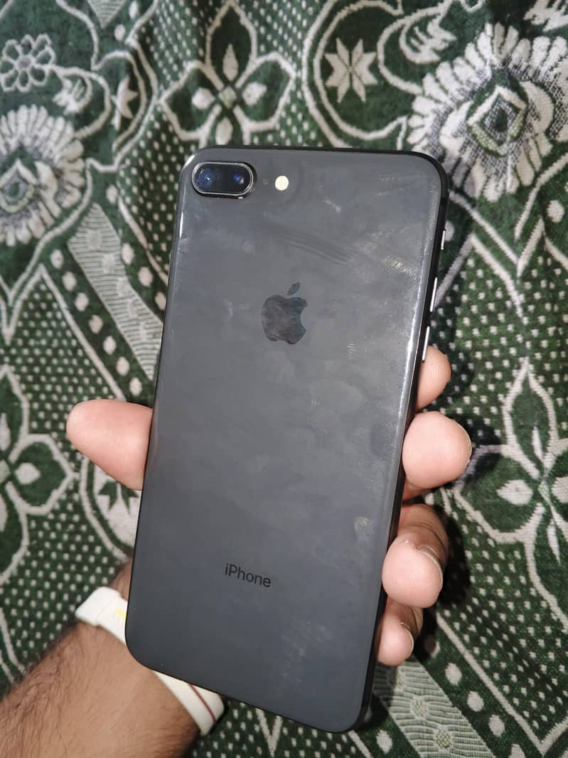 Apple iPhone 8 Plus 1