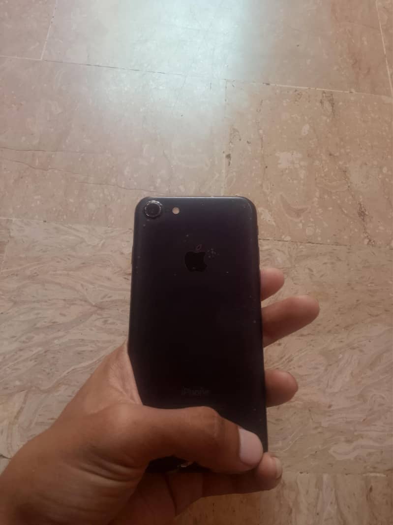 Apple iPhone 7 1