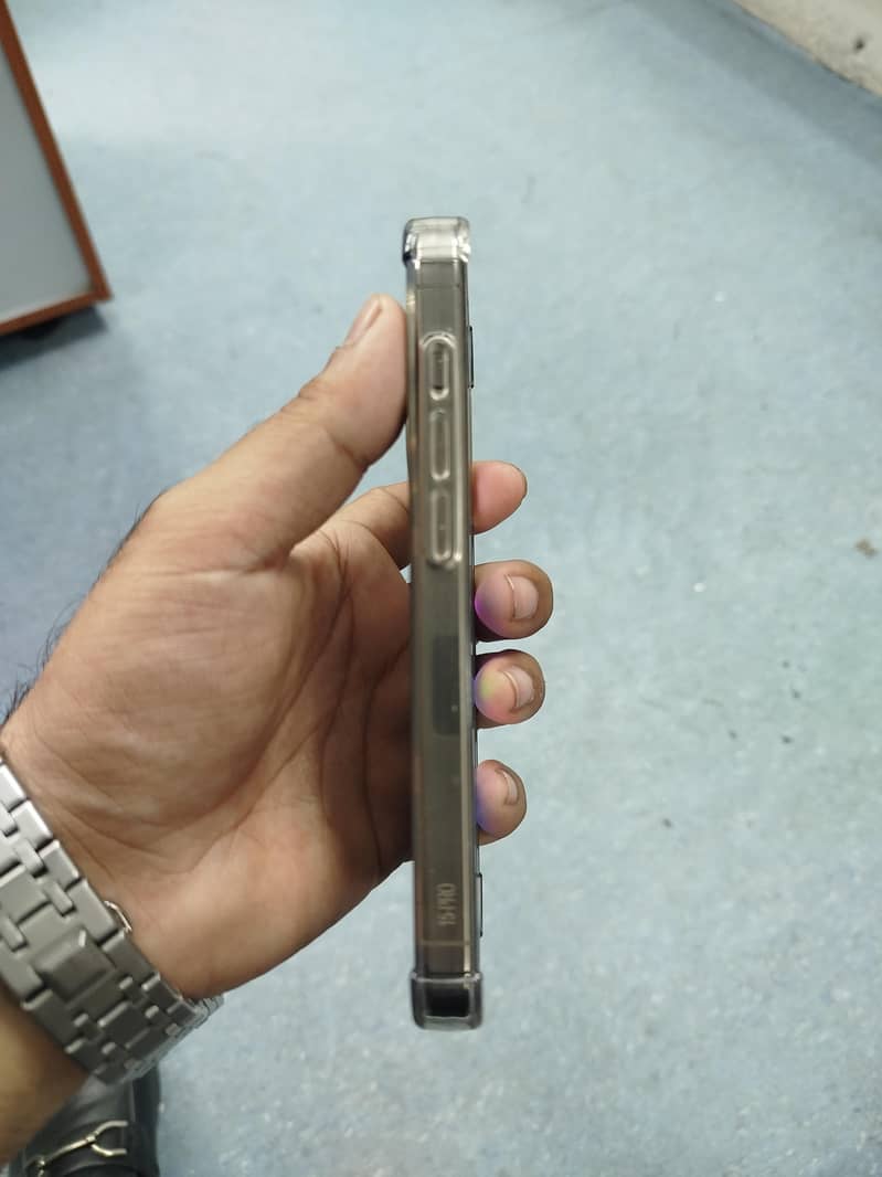 Apple iPhone 15 Pro 2
