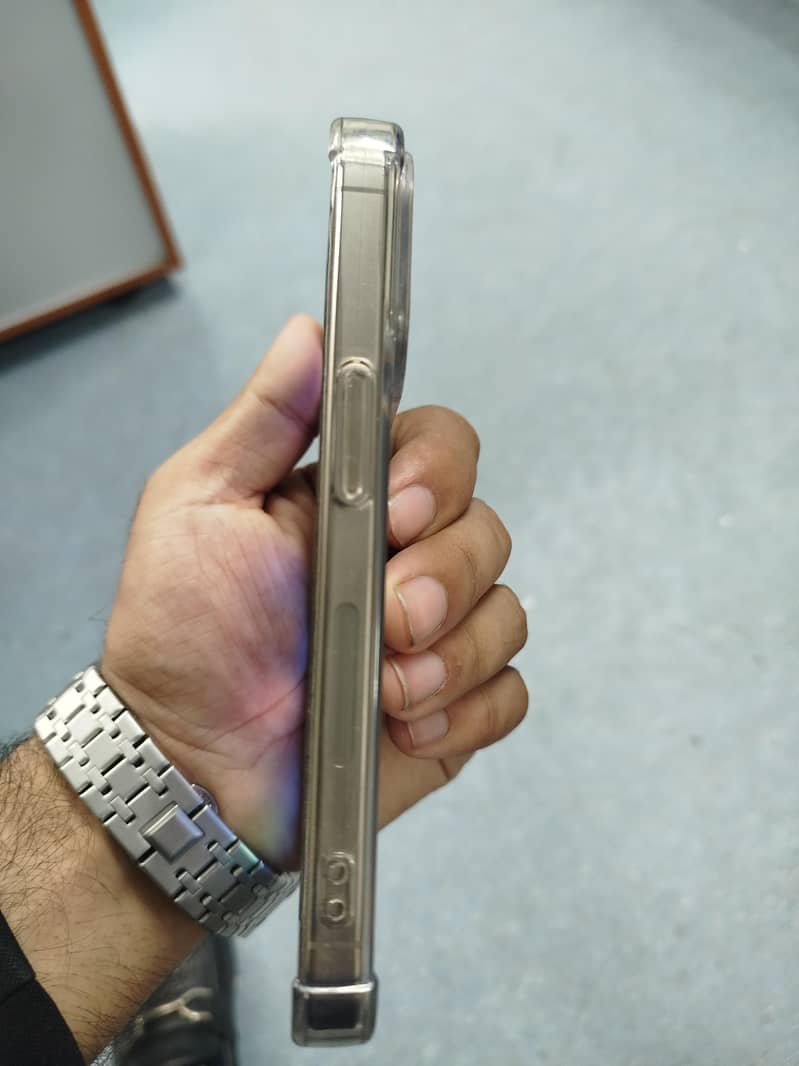 Apple iPhone 15 Pro 3