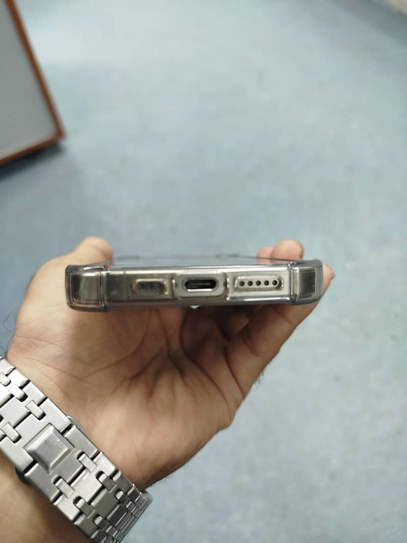 Apple iPhone 15 Pro 4