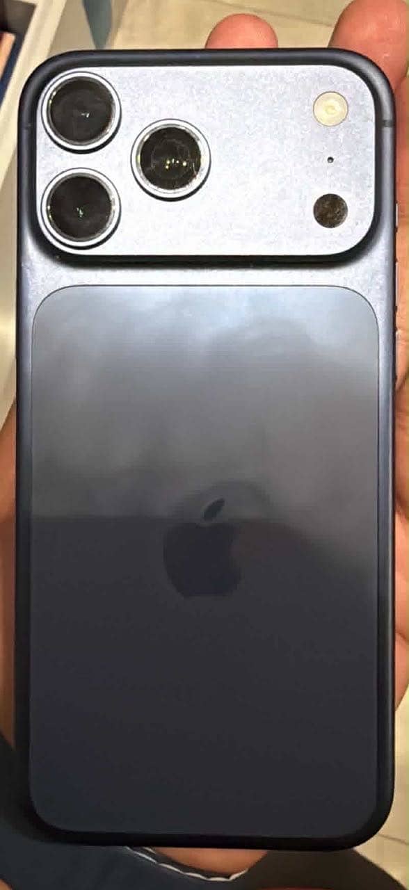 Apple iPhone 17 Pro Max 2