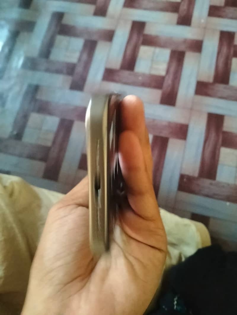 Apple iPhone 15 Pro Max 2