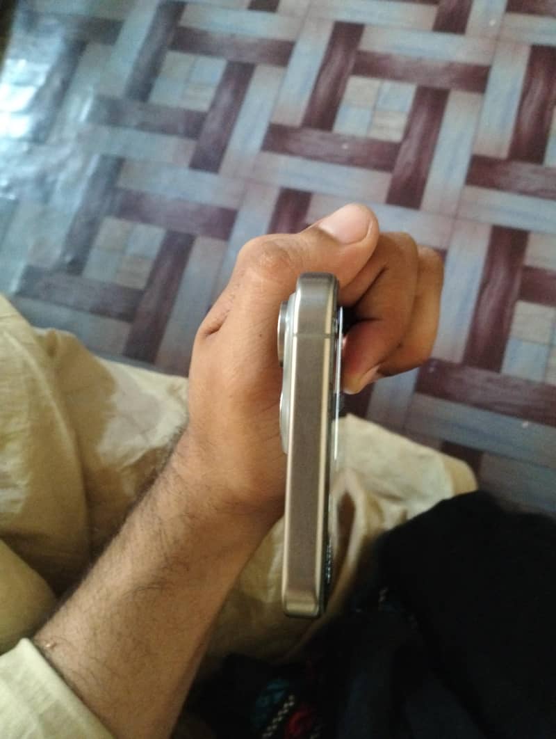 Apple iPhone 15 Pro Max 3