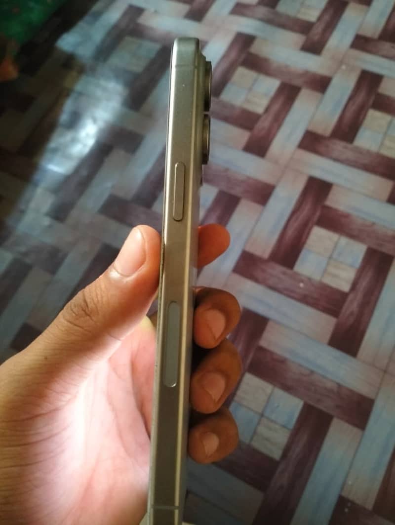 Apple iPhone 15 Pro Max 5