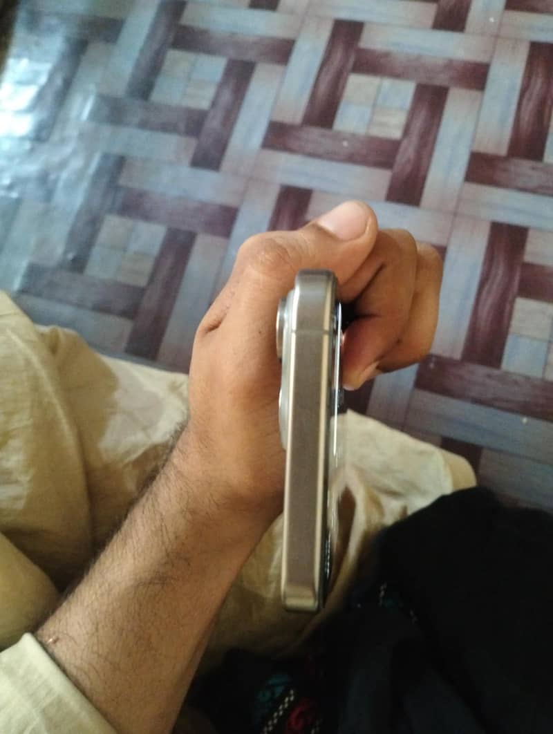 Apple iPhone 15 Pro Max 6