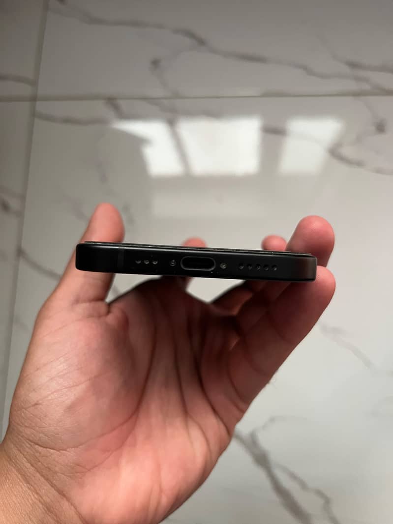 Apple iPhone 15 4