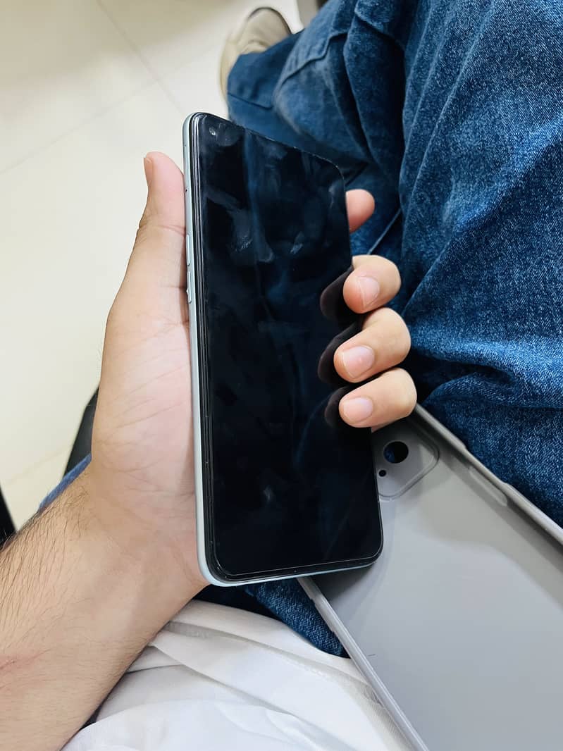 OPPO A76 1