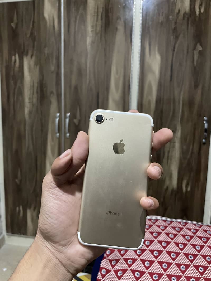 Apple iPhone 7 0