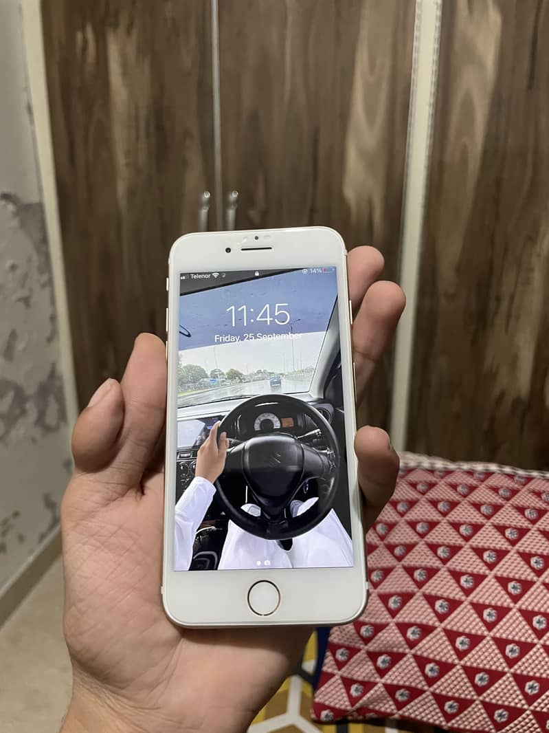 Apple iPhone 7 3