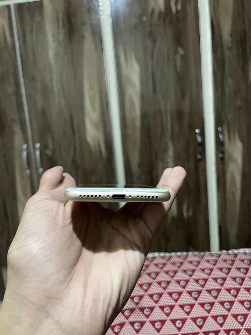 Apple iPhone 7 4