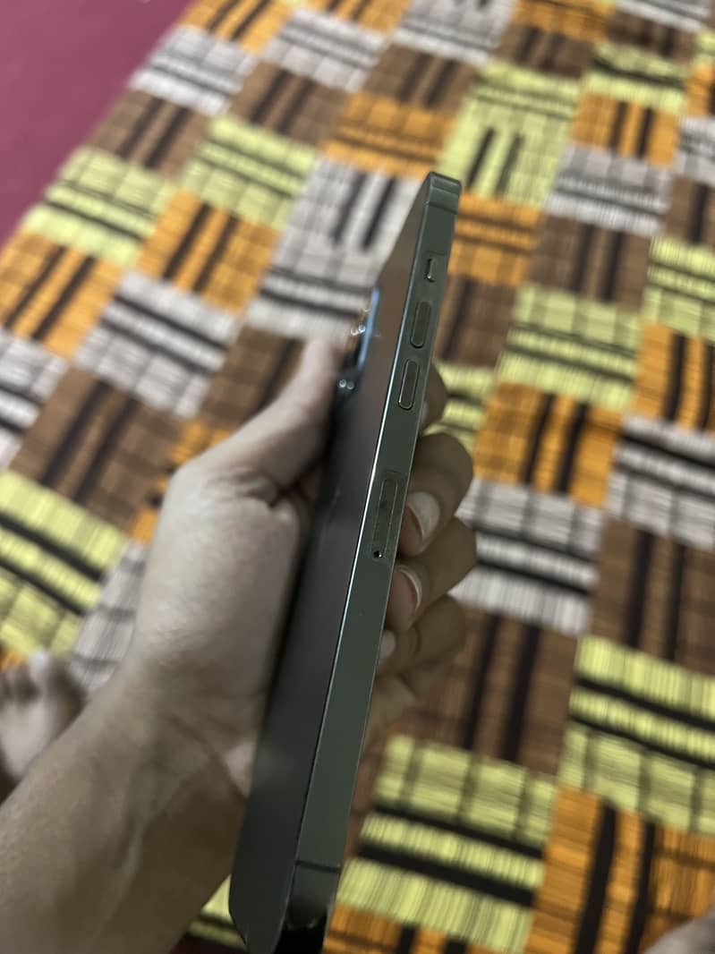 Apple iPhone 12 Pro Max 4