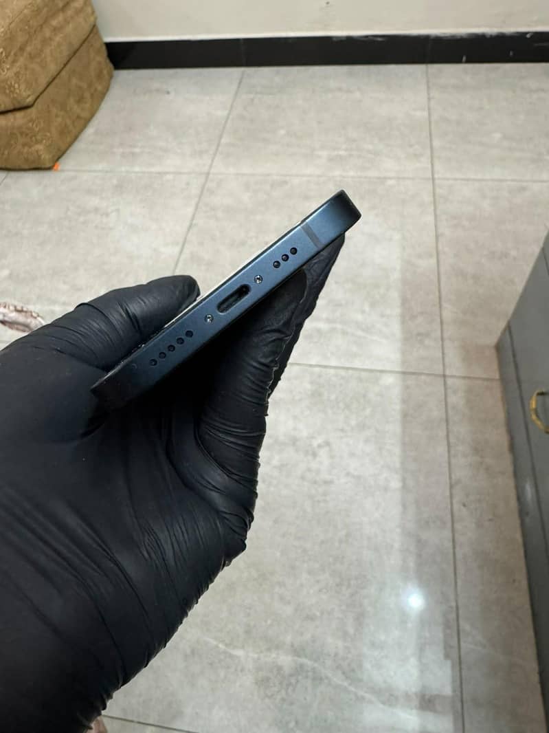 Apple iPhone 13 5