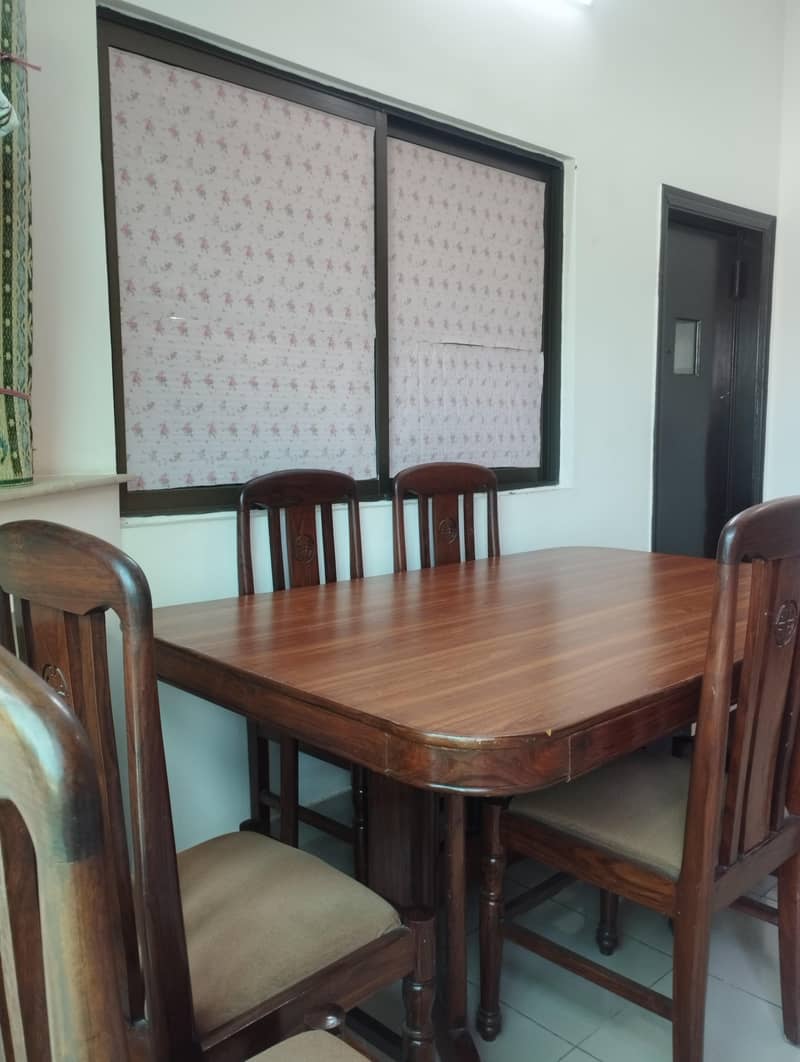 Dining table and chairs 0
