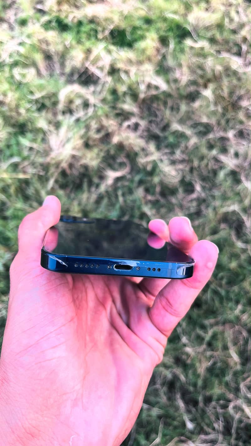 Apple iPhone 12 3