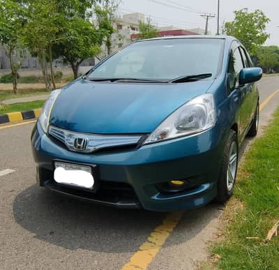 Honda Fit Shuttle Hybrid 2011/2015 Model in Excellent Condition