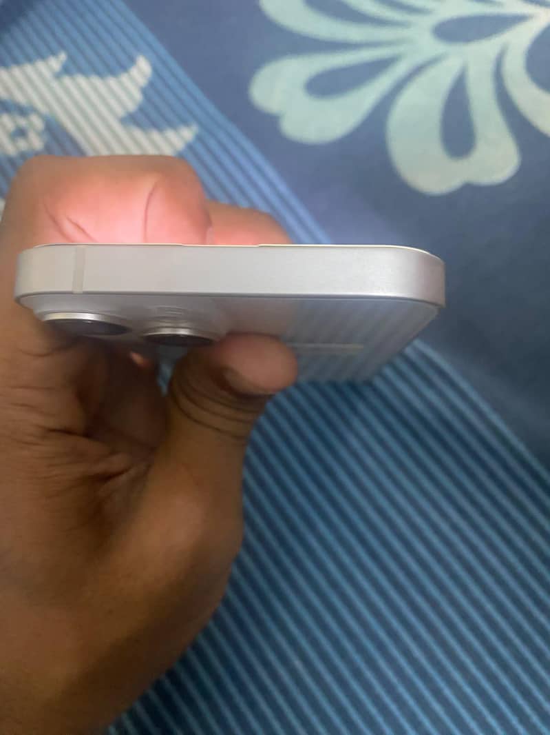 Apple iPhone 14 4
