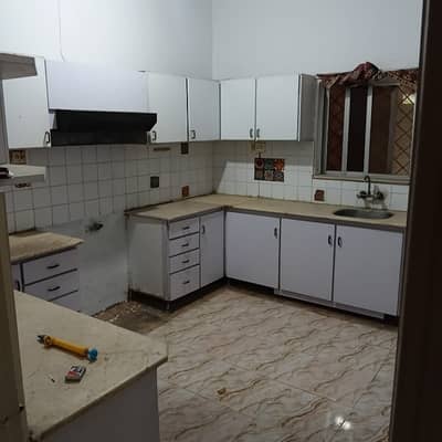 House For Grabs In 200 Square Yards Gulistan-e-Jauhar