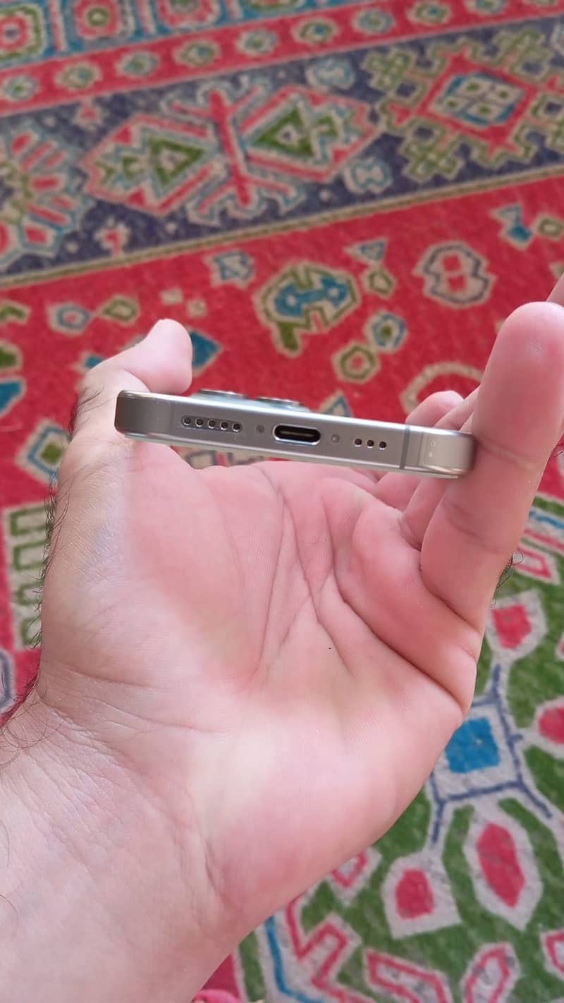 Apple iPhone 15 Pro 3