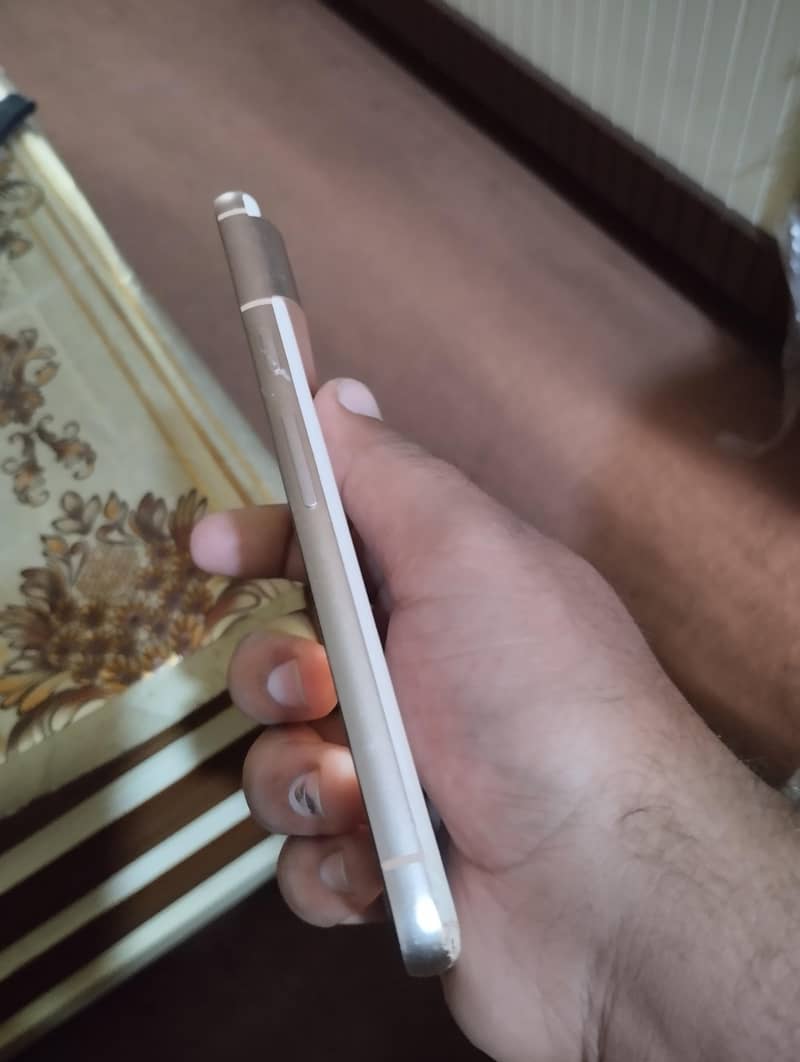 Google Pixel 8 4