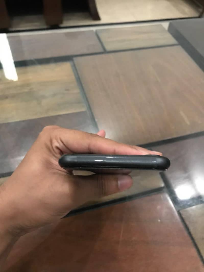 Apple iPhone 11 3